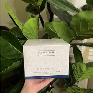 Brand new Sealed Clean Skin Towels XL - White